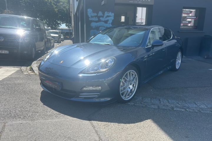 PORSCHE PANAMERA