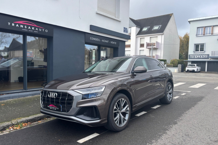 AUDI Q8